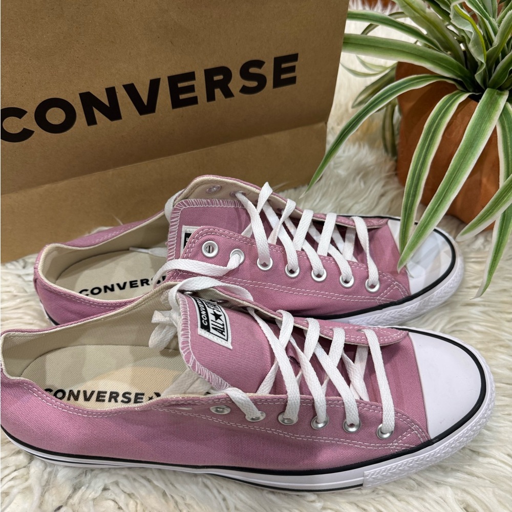 New 🌿Converse Classic Pink Canvas Low Top Shoes